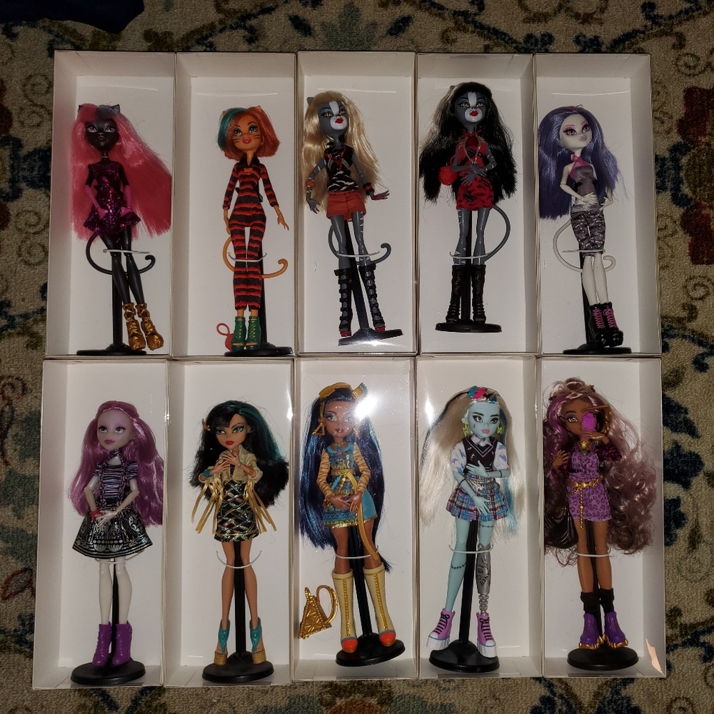 MONSTER HIGH DOLL - Picture 2 of 4